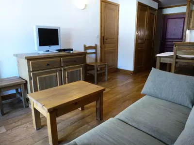 Télévision ou salle de divertissement dans l'établissement Résidence Le Clos Vanoise - 2 Pièces pour 6 Personnes MAE-4471
