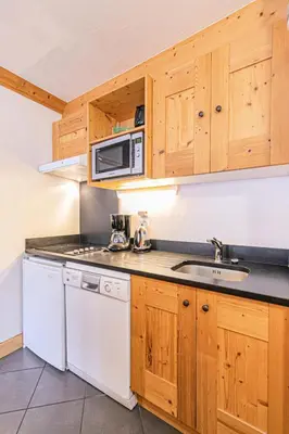 Cuisine ou kitchenette dans l'établissement Résidence Le Criterium - Résidence Le Critérium 3 Chalet B Appartement 2 MAE-4511