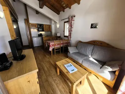 Coin salon dans l'établissement Résidence Le Clos Vanoise - 3 pièces poutres apparentes vue sur pistes MAE-4531