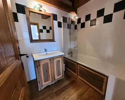 Salle de bains dans l'établissement Résidence Le Clos Vanoise - 3 pièces poutres apparentes vue sur pistes MAE-4531