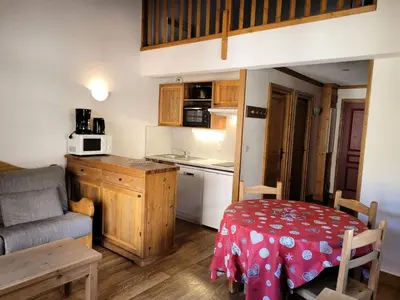 Cuisine ou kitchenette dans l'établissement Résidence Le Clos Vanoise - Studi mezzanine chaleureux MAE-4561