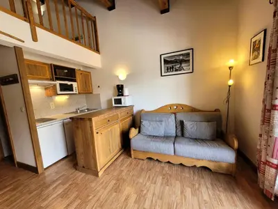 Cuisine ou kitchenette dans l'établissement Résidence Le Clos Vanoise - Studio mezzanine chalereux MAE-4571