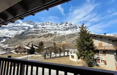 Vue générale sur la montagne ou vue sur la montagne depuis l'appartement
