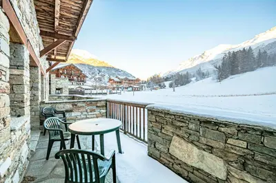 Vue générale sur la montagne ou vue sur la montagne depuis l'appartement