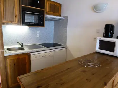 Cuisine ou kitchenette dans l'établissement Résidence Le Clos Vanoise - 4 Pièces pour 8 Personnes MAE-4601