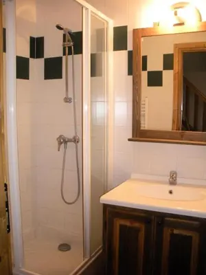 Salle de bains dans l'établissement Résidence Le Clos Vanoise - 4 Pièces pour 8 Personnes MAE-4601