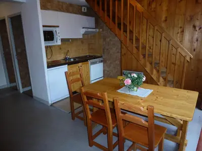 Cuisine ou kitchenette dans l'établissement Résidence Parrachee - 2 Pièces pour 6 Personnes MAE-4611