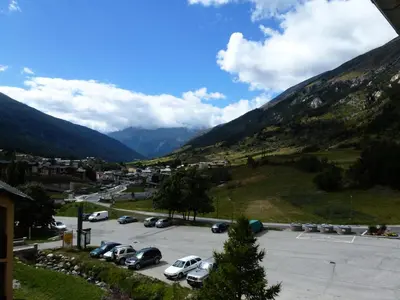 Vue générale sur la montagne ou vue sur la montagne depuis l'appartement
