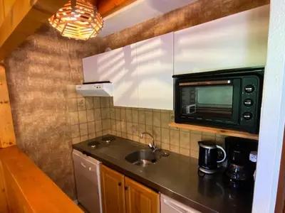Cuisine ou kitchenette dans l'établissement Résidence Parrachee - 2 Pièces pour 5 Personnes MAE-4631