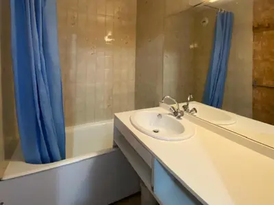 Salle de bains dans l'établissement Résidence Parrachee - 2 Pièces pour 5 Personnes MAE-4631
