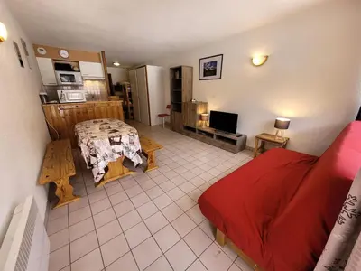 Télévision ou salle de divertissement dans l'établissement Résidence Le Soliet 2 - Studio pour 4 Personnes MAE-4671