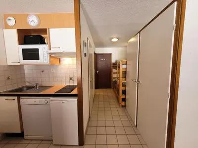 Cuisine ou kitchenette dans l'établissement Résidence Le Soliet 2 - Studio pour 4 Personnes MAE-4671
