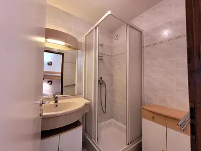Salle de bains dans l'établissement Résidence Le Soliet 2 - Studio pour 4 Personnes MAE-4681