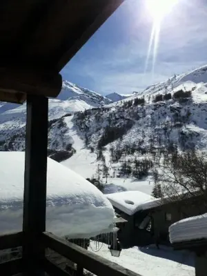 Vue générale sur la montagne ou vue sur la montagne depuis l'appartement