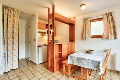 Cuisine ou kitchenette dans l'établissement Résidence Albaron - Appartement 3 pièces - coin montagne MAE-4701