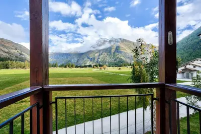 Vue générale sur la montagne ou vue sur la montagne depuis l'appartement