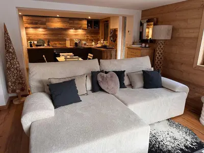 Coin salon dans l'établissement Somptueux appartement neuf, jardin sud, parking privé - FR-1-464-243