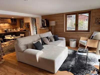Coin salon dans l'établissement Somptueux appartement neuf, jardin sud, parking privé - FR-1-464-243