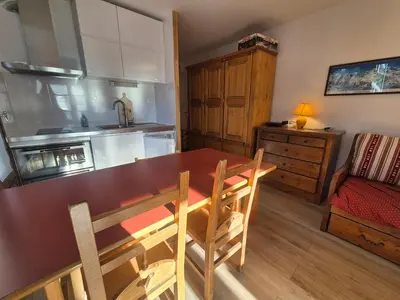 Cuisine ou kitchenette dans l'établissement Appartement confortable Tignes Val Claret, 5 pers, proche pistes - FR-1-502-593