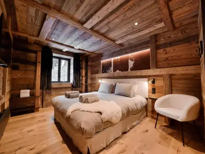 Un ou plusieurs lits dans un hébergement de l'établissement Alpina Lodge - appartement Premium avec Sauna à Val Cenis