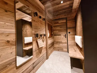 Salle de bains dans l'établissement Alpina Lodge - appartement Premium avec Sauna à Val Cenis