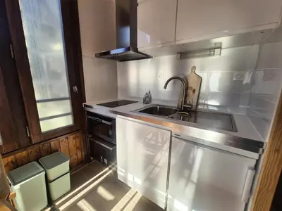 Cuisine ou kitchenette dans l'établissement Résidence Grandes Platieres 2 - Appartement lumineux · Proche pistes et commerces MAE-1761