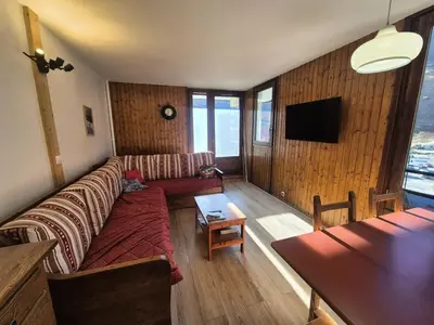 Télévision ou salle de divertissement dans l'établissement Résidence Grandes Platieres 2 - Appartement lumineux · Proche pistes et commerces MAE-1761