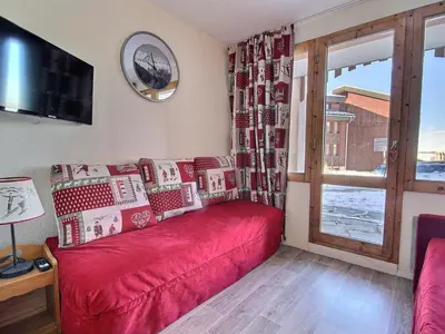 Un ou plusieurs lits dans un hébergement de l'établissement Studio cabine à Belle Plagne, 4 personnes, terrasse vue sud-ouest - FR-1-455-260