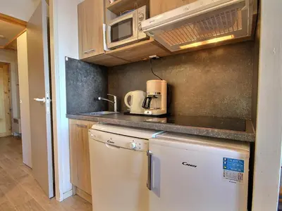 Cuisine ou kitchenette dans l'établissement Studio cabine à Belle Plagne, 4 personnes, terrasse vue sud-ouest - FR-1-455-260