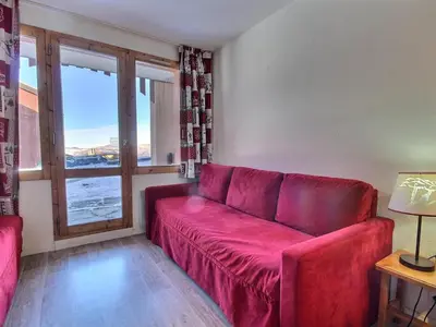 Coin salon dans l'établissement Studio cabine à Belle Plagne, 4 personnes, terrasse vue sud-ouest - FR-1-455-260