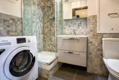 Salle de bains dans l'établissement Appartement moderne et entièrement rénové en plein cœur du village, chambre séparée, balcon vue montagne, très proche des pistes