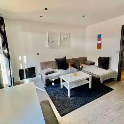 Appartement moderne et entièrement rénové en plein cœur du village