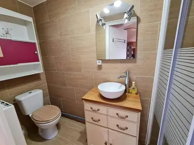 Salle de bains dans l'établissement Le coquelicot -Draps inclus