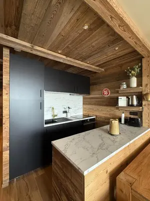 Cuisine ou kitchenette dans l'établissement MyHome - L'Absinthe Bleue - Appartement 4-6 personnes neuf 4 étoiles - balcon sud- ski aux pieds - Tignes Val Claret
