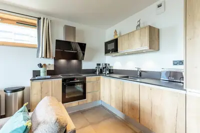 Cuisine ou kitchenette dans l'établissement Résidence L'ecrin - ECRIN B21 MAE-0101