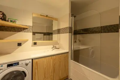 Salle de bains dans l'établissement Résidence L'ecrin - ECRIN B21 MAE-0101