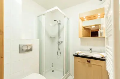 Salle de bains dans l'établissement Résidence Iseran - ISERAN 7 MAE-0201