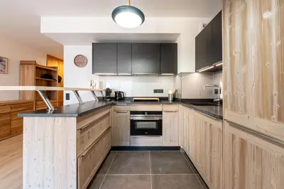 Cuisine ou kitchenette dans l'établissement Les Cristaux Blancs - Station de ski à pied