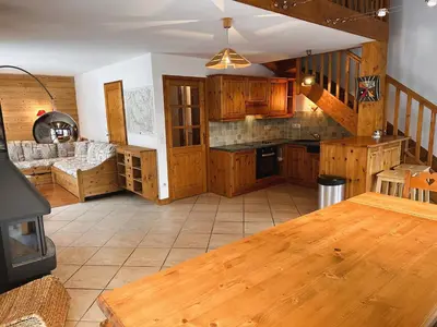 Cuisine ou kitchenette dans l'établissement Duplex Familial Accueillant Pralognan - FR-1-464-244