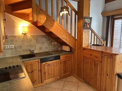 Cuisine ou kitchenette dans l'établissement Duplex Familial Accueillant Pralognan - FR-1-464-244
