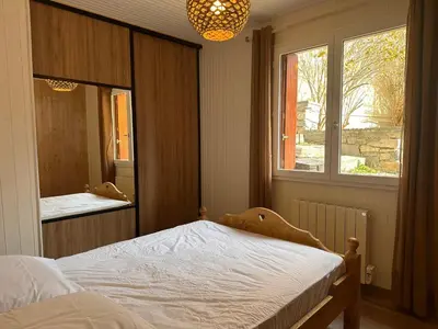 Un ou plusieurs lits dans un hébergement de l'établissement Joli 2 pièces avec jardin près téléski, 4 pers. - FR-1-464-245