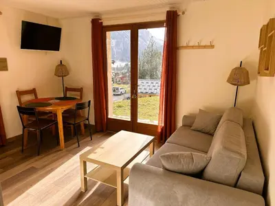 Coin salon dans l'établissement Joli 2 pièces avec jardin près téléski, 4 pers. - FR-1-464-245