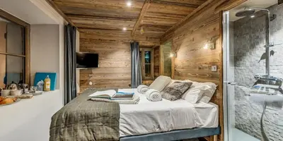 Un ou plusieurs lits dans un hébergement de l'établissement Chalet La Sachette - Chalets pour 14 Personnes MAE-1831