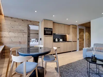 Cuisine ou kitchenette dans l'établissement Charmant Appartement Centre Val d'Isère - 4 Pers, Balcon, WiFi - FR-1-567-130
