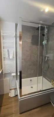 Salle de bains dans l'établissement Arcs 1800 Résidence Bellecote Studio 4 personnes et 1 bébé skis aux pieds