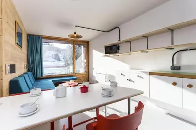 Cuisine ou kitchenette dans l'établissement Résidence Lauzieres - Studio 5 personnes pied des pistes MAE-5374
