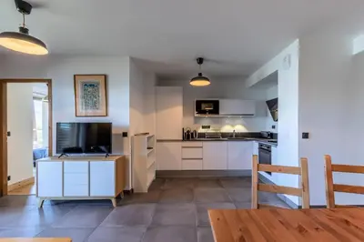 Cuisine ou kitchenette dans l'établissement Résidence L'ecrin - ECRIN A21 MAE-5761