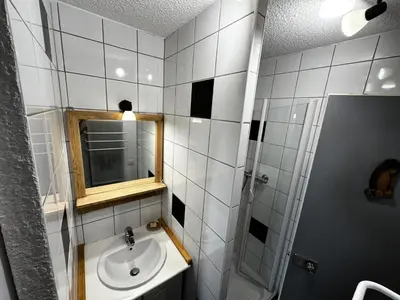 Salle de bains dans l'établissement Résidence Croix Du Sud - Spacieux et agréable appartement · Cœur de station · Vue vallée · Balcon MAE-7551