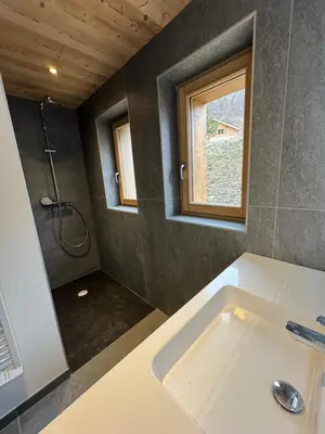 Salle de bains dans l'établissement CHALET BELLECOTE 1500 - 12 personnes PEISEY NANCROIX - LES ARCS - LA PLAGNE - PARADISKI