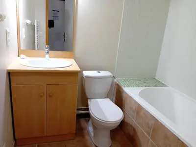 Salle de bains dans l'établissement Terrasses D 310 PARC NAT VANOISE appart 6 pers